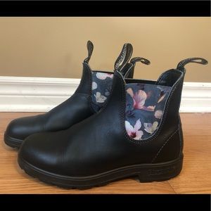 Almost new women’s Blundstones